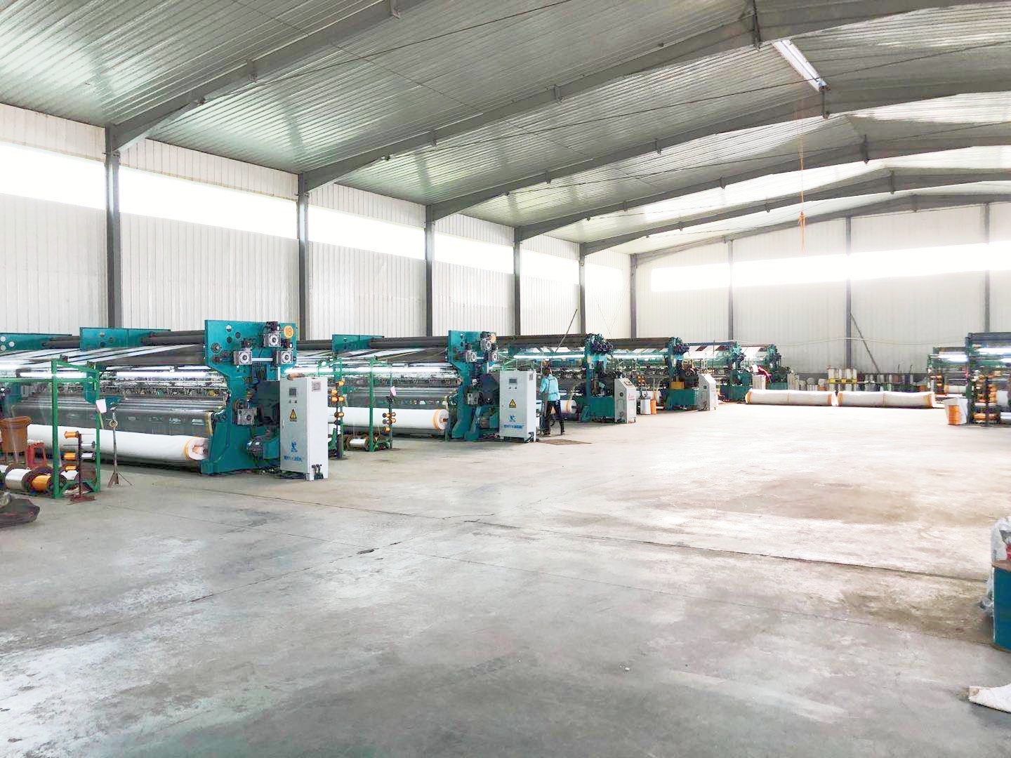 Wide angle view of Jiacheng Netting modern production workshop with warp knitting machines and skilled workers